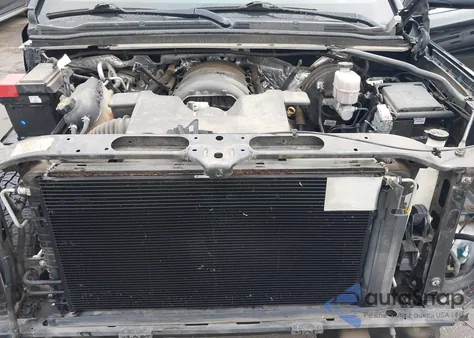 2018 Chevrolet Suburban Lt z USA, uszkodzony, nr VIN 1GNSKHKC7JR324821